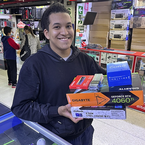 ina con equipamiento gamer